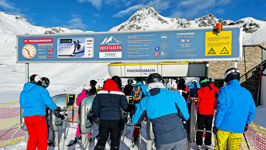 Access portal as aluminum clock panel with border profile