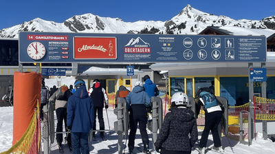 Access portal as a clock panel with Almdudler advertising space in the Obertauern ski area