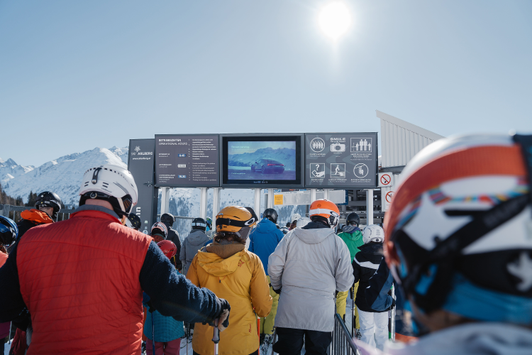 Access portal as a digital signage banner system with Audi spot at Ski Arlberg, St. Anton