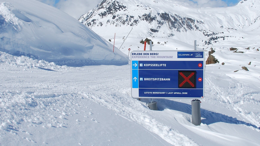 CPS - Control for ski slope guidance system - display module (red cross for closed) in the Galtür ski area