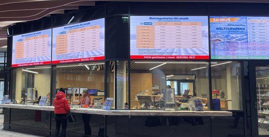 neues LED-Kassensystem in der Weltcuparena beim Talzugang ins Skigebiet Zauchensee