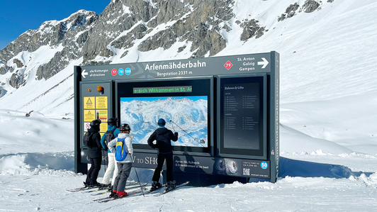 Digital signage Panorma Info System with legend screen and LED ticker at Ski Arlberg, St. Anton