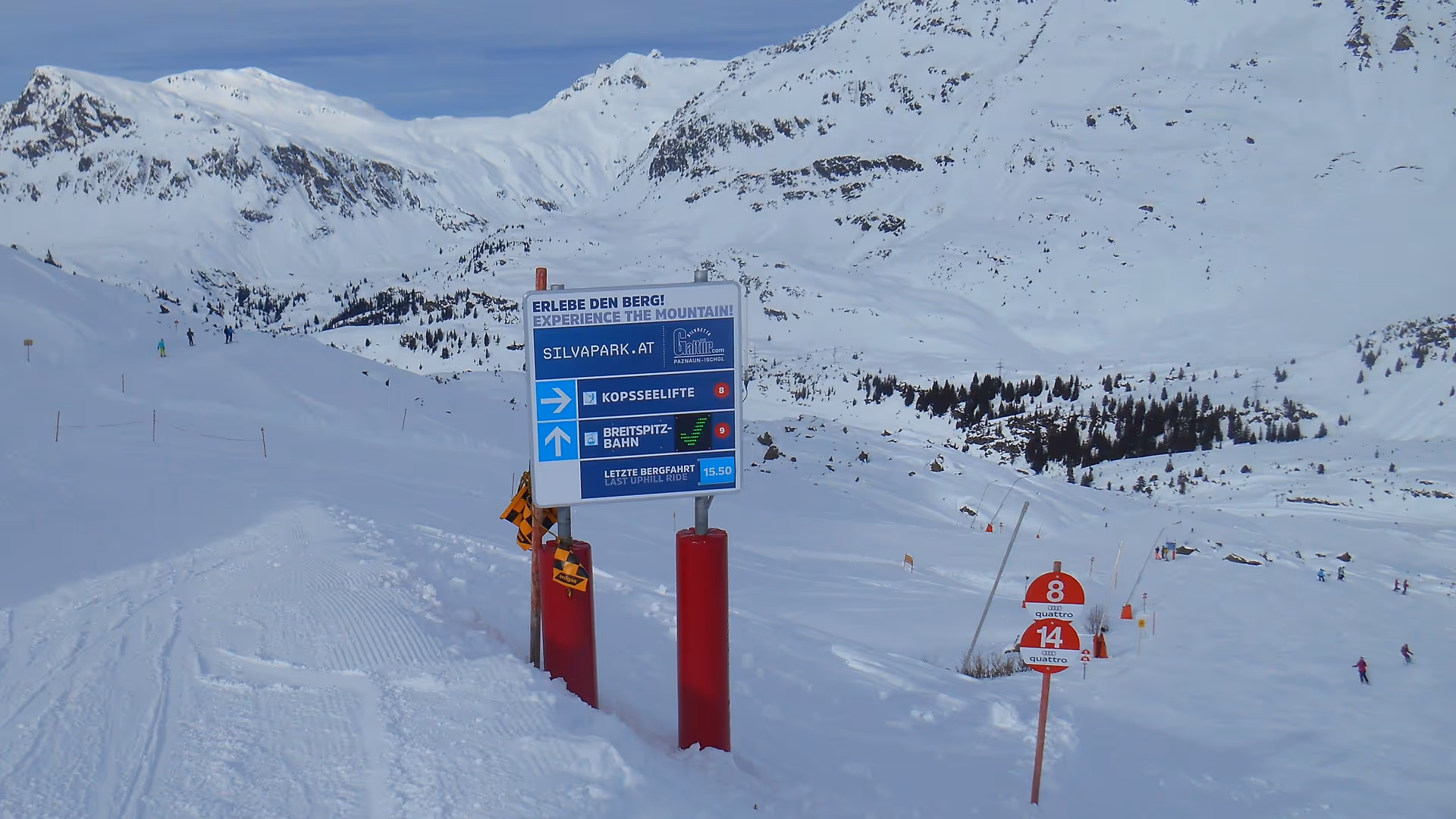 LED modules on the ski slope guidance system (green hook for open cable car) in the Galtür ski area
