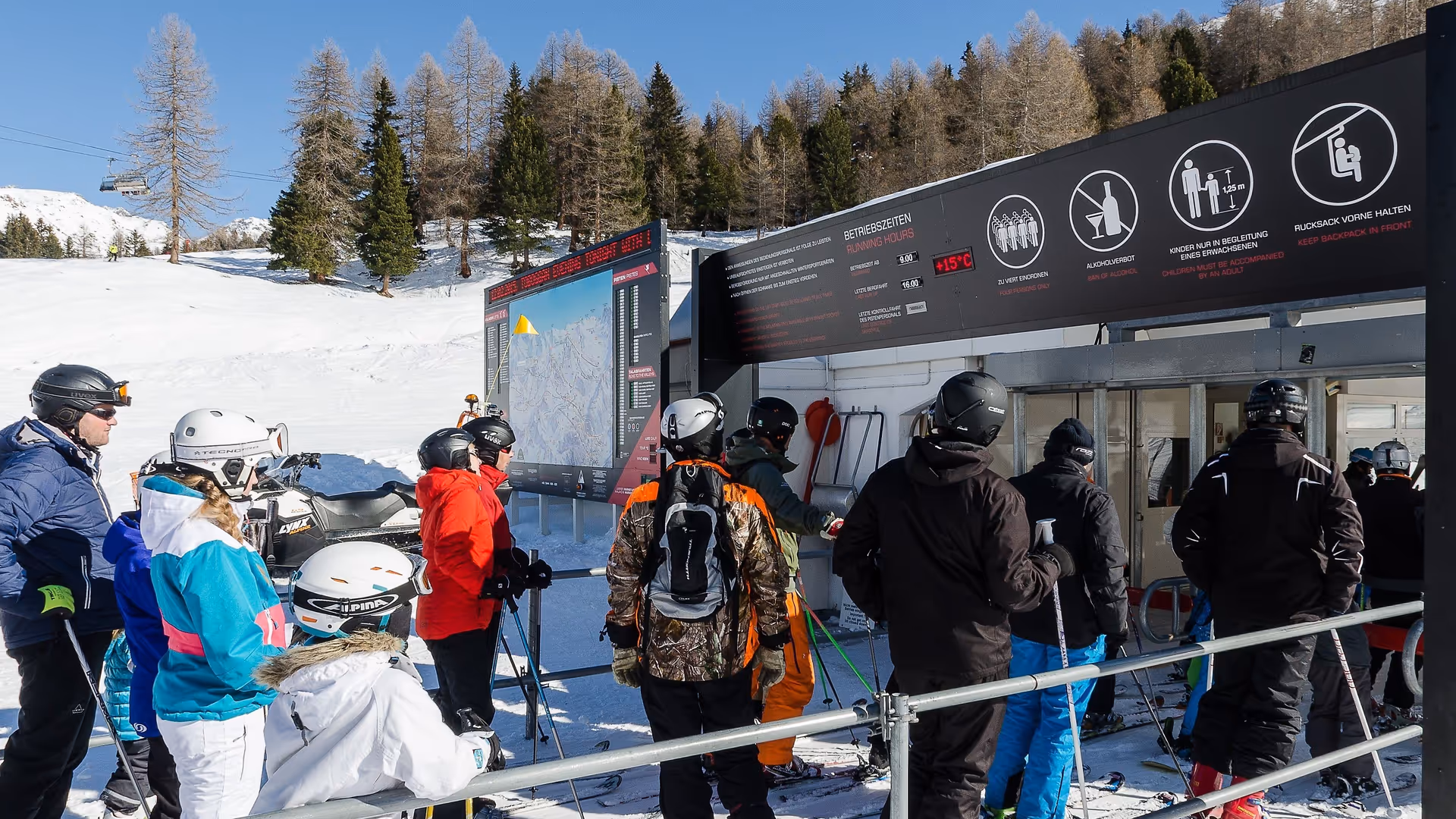 LED modules on the access portal and Panorama Info System (LED display for time/temperature, LED scrolling text) in the Ischgl ski area