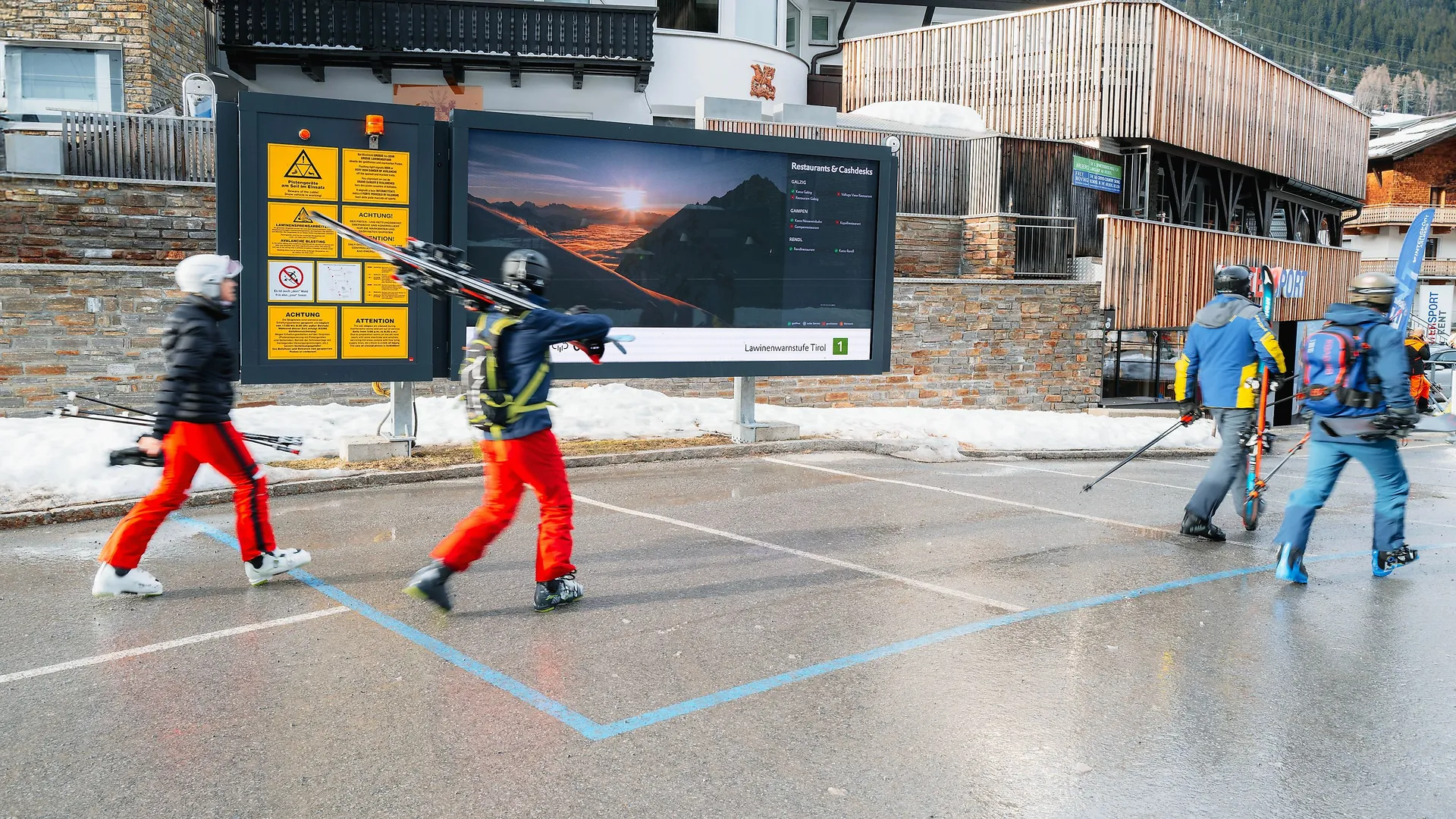 LED video wall with content on infrastructure, weather incl. avalanche warning level and static information board for safety information