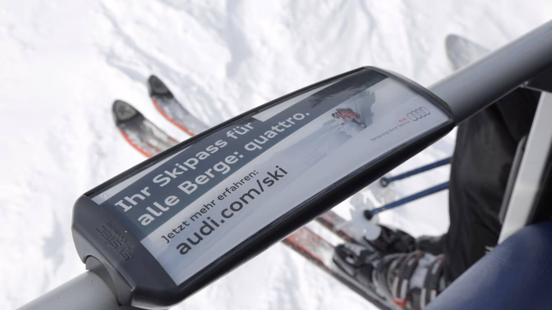 Audi-Branding auf Sesselliftbügeln im Skigebiet Oberstdorf Kleinwalsertal