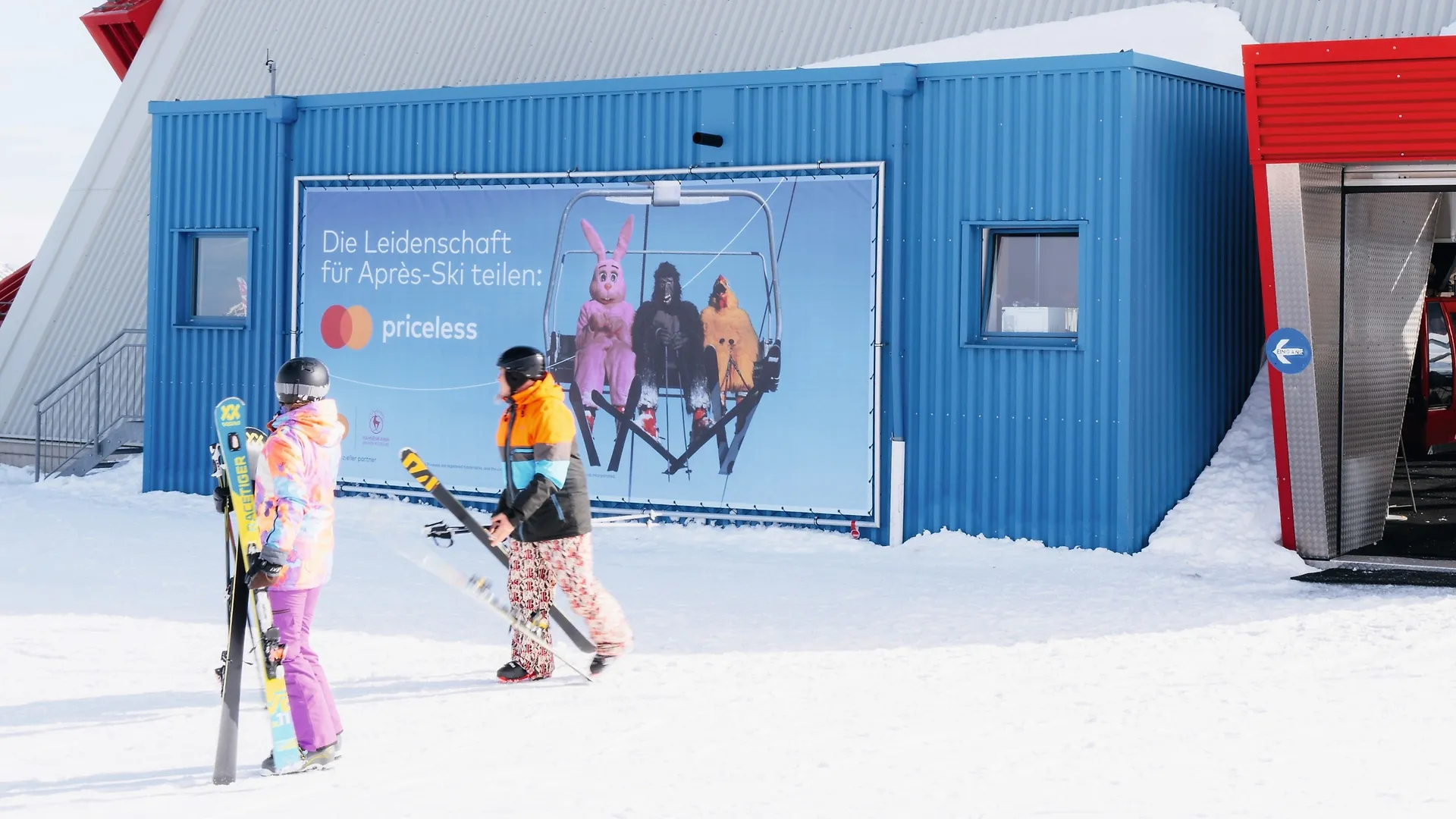 Megaboard mit Sujet Mastercard im Skigebiet KitzSki in Kitzbühel