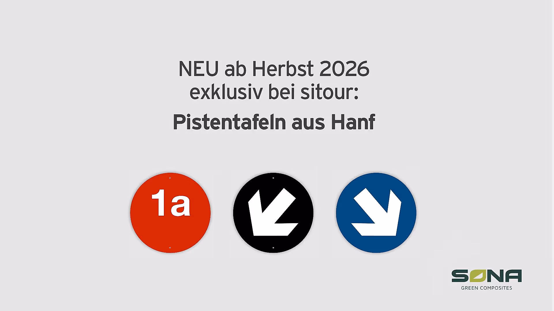 Folie aus der Präsentation sitour Sicherheitsbeschilderung mit einer roten Pistentafel, einem blauen und schwarzen Randmarkierungspfeil