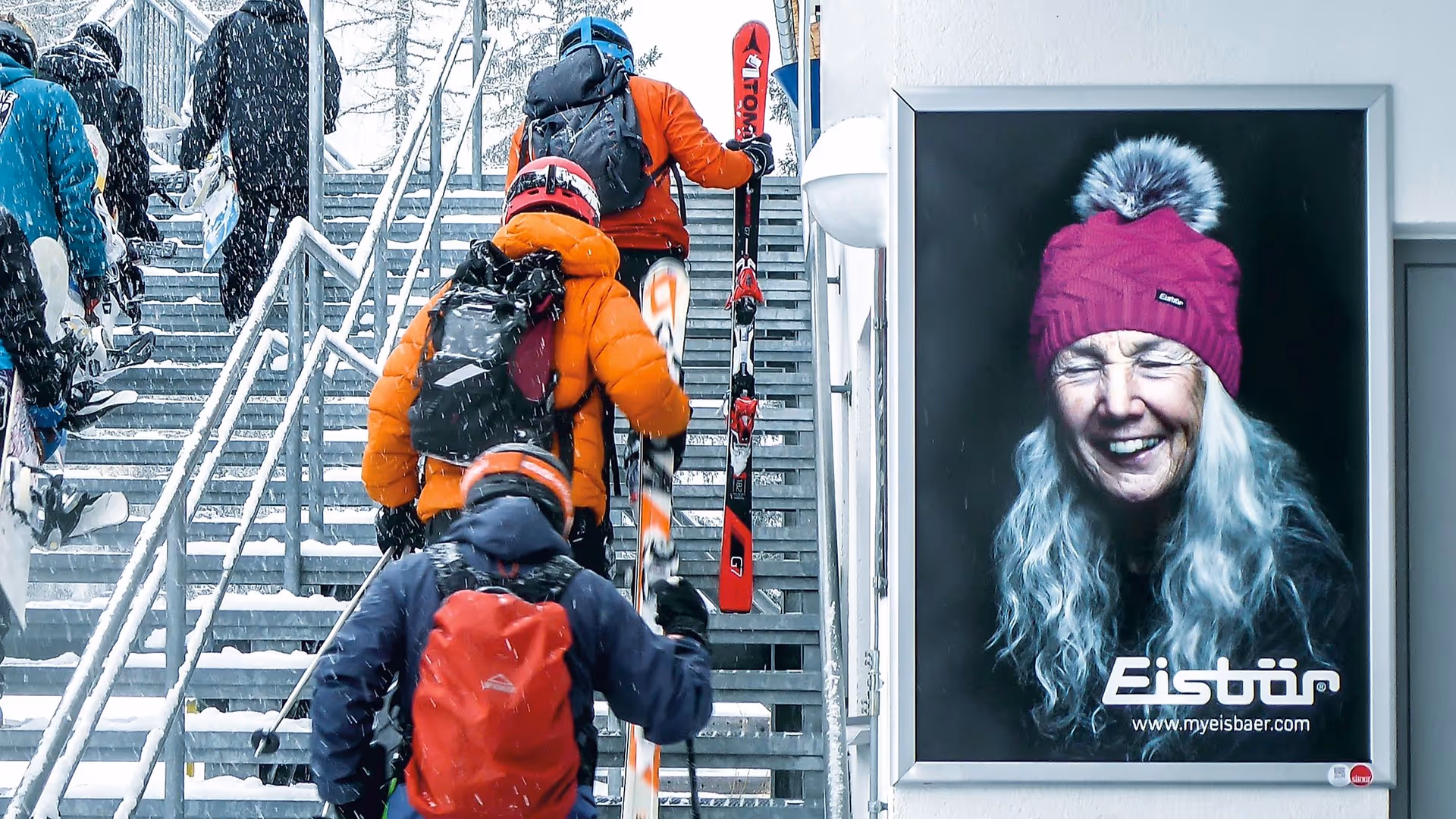 2 Bogen Plakat mit Eisbär-Sujet im Skigebiet Ischgl