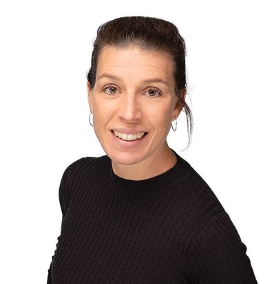 Portrait der Medien- und Bergbahnberaterin im Backoffice