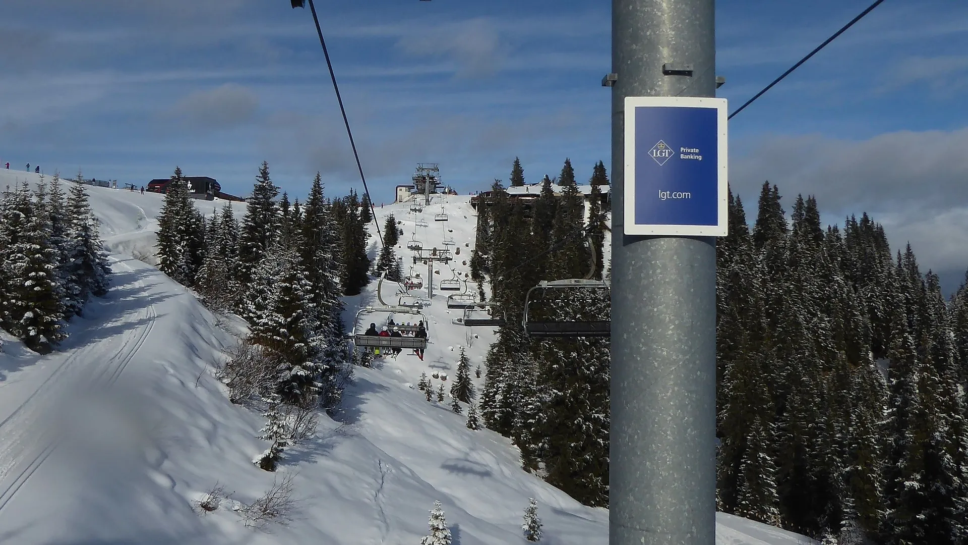 Ski lift pylon advertising with LGT motif in the KitzSki ski area, Kitzbühel