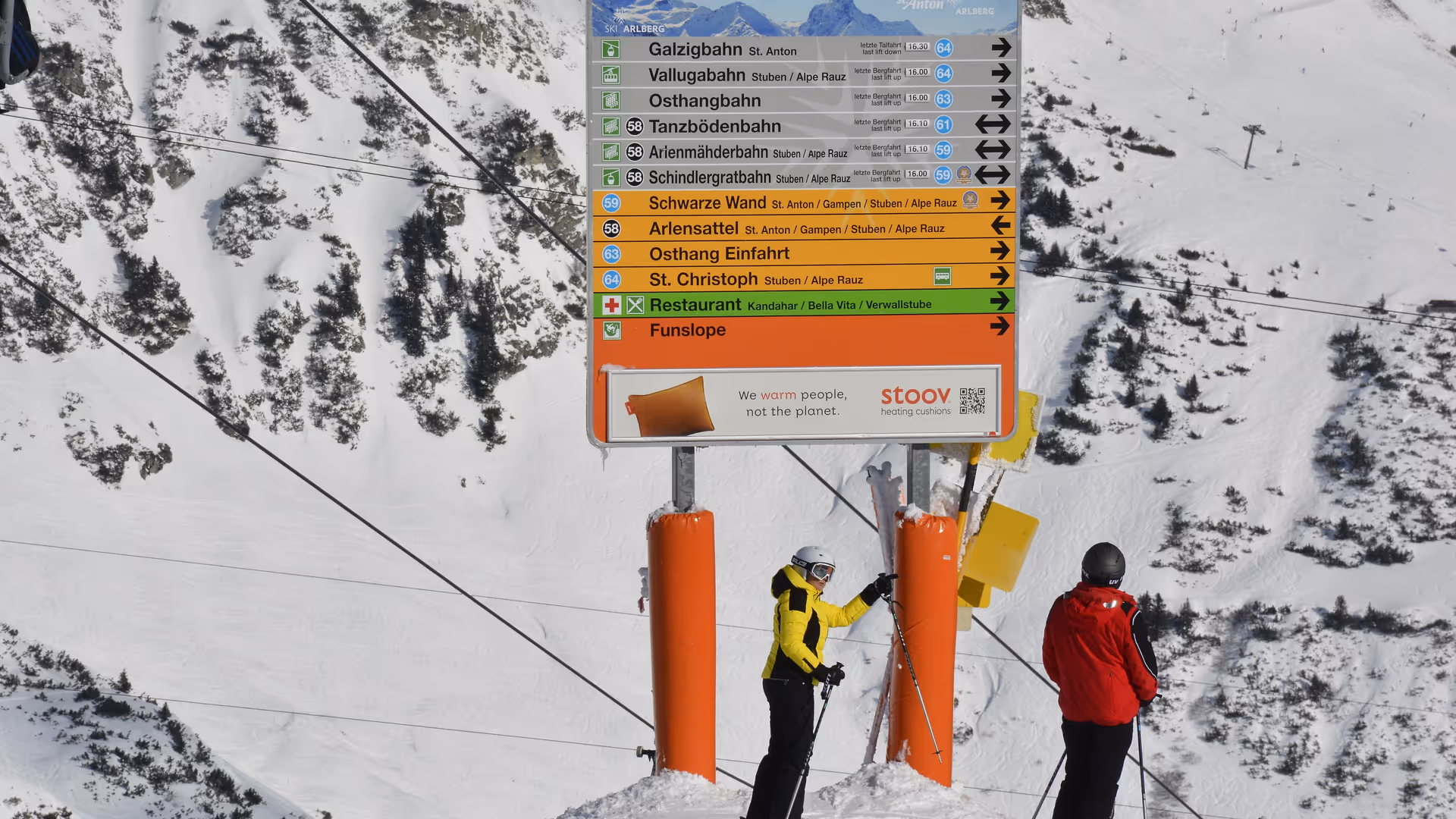 Pistenleitsystem mit stoov-Sujet am Ski Arlberg, St. Anton