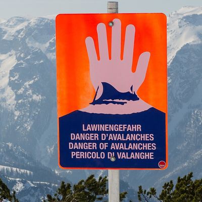 "Avalanche danger" warning sign in the Hinterstoder-Wurzeralm ski area, Hinterstoder