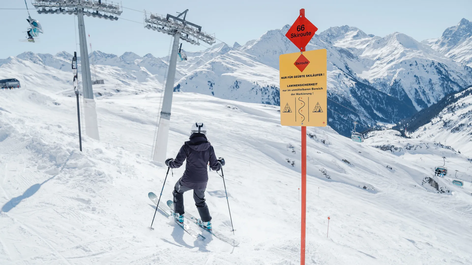 Ski route board with additional danger warning sign at Ski Arlberg, St. Anton