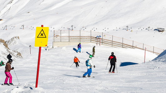 Warning sign "Attention slope crossing" at Ski Arlberg, St. Anton