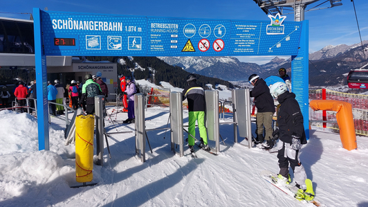 Access portal with LED display in Hochkönig design